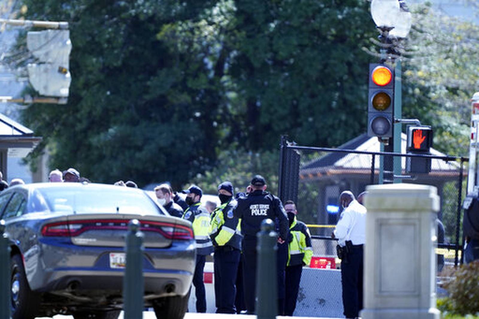 Us Capitol Police Officer Suspect Dead After Driver Slams Vehicle Into Officers Kiss 1041 Fm 6918