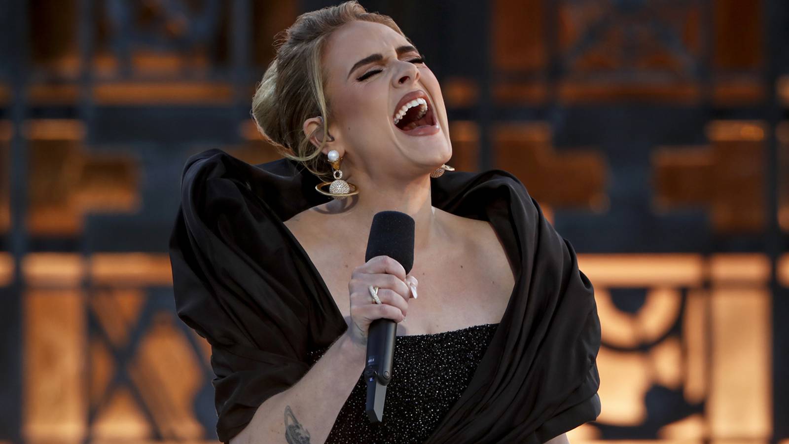 Photos Adele stuns in 'One Night Only' concert special KISS 104.1 FM
